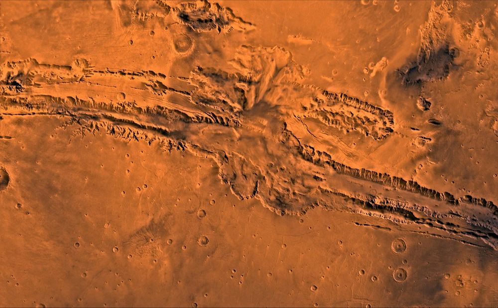 Orbital color mosaic of Valles Marineris, NASA/JPL-Caltech/USGS